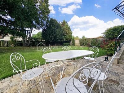 Demeure - 180 m² - 9 pièces