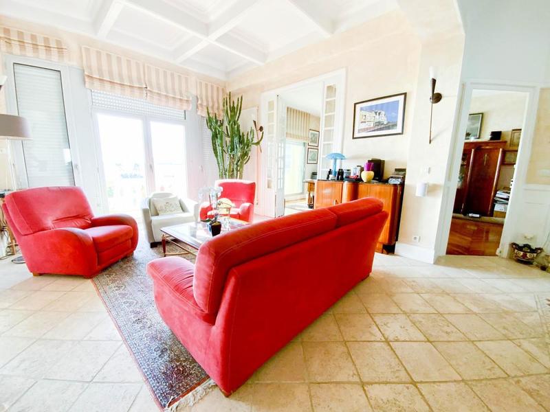 Demeure - 265 m² - 10 pièces