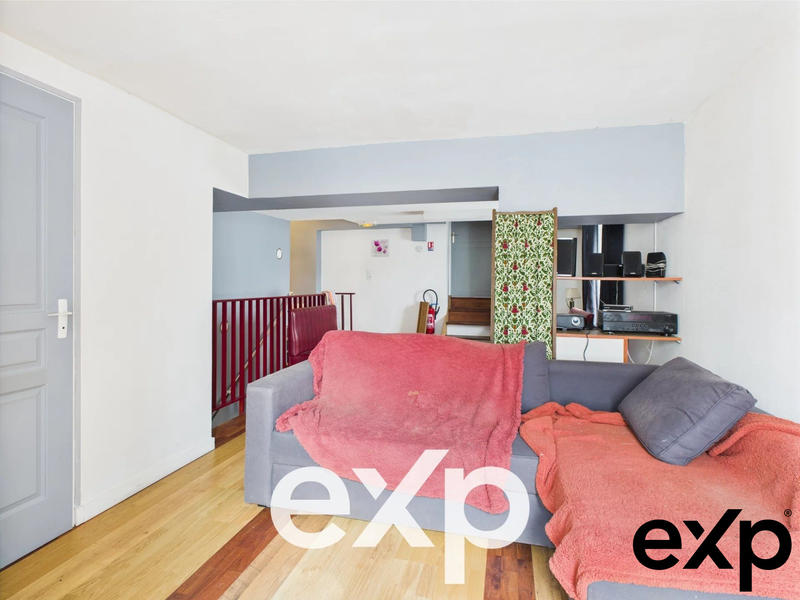 Maison - 275 m² - 10 pièces