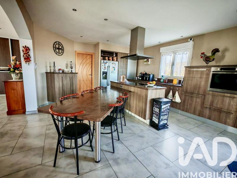 Maison - 331 m² - 6 pièces