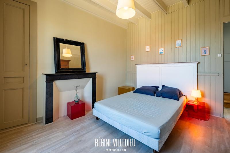 Maison - 296 m² - 11 pièces