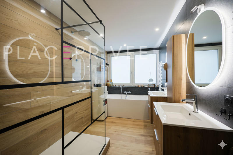 Appartement - 227 m² - 8 pièces