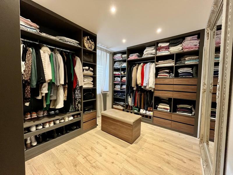 Maison - 341 m² - 8 pièces