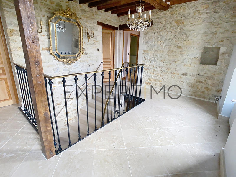 Maison - 240 m² - 9 pièces