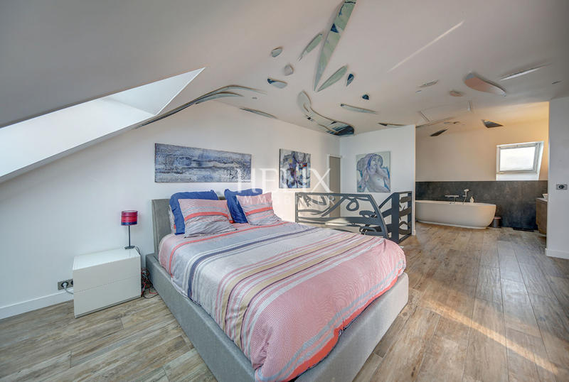 Maison - 236 m² - 9 pièces