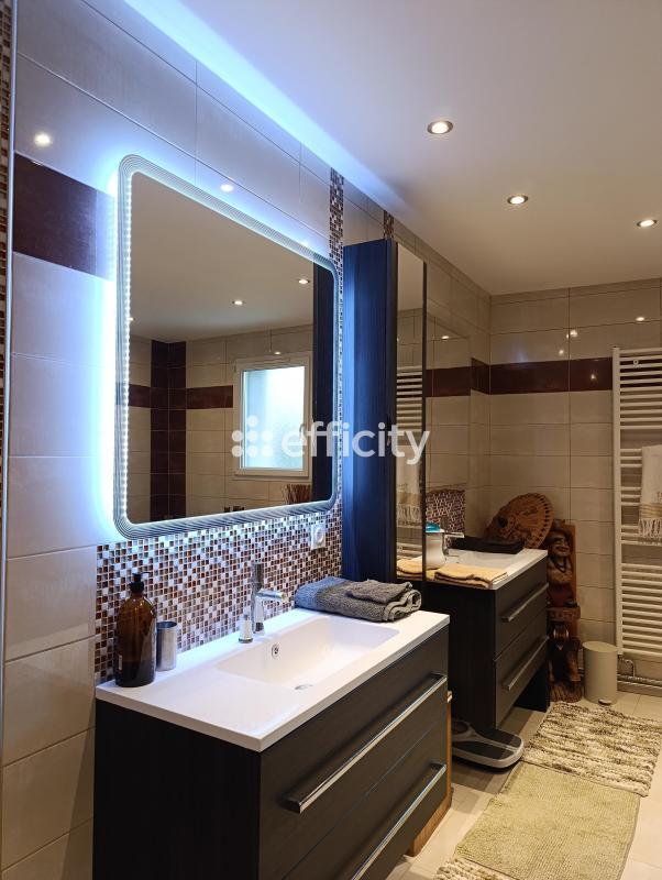 Maison - 206 m² - 7 pièces