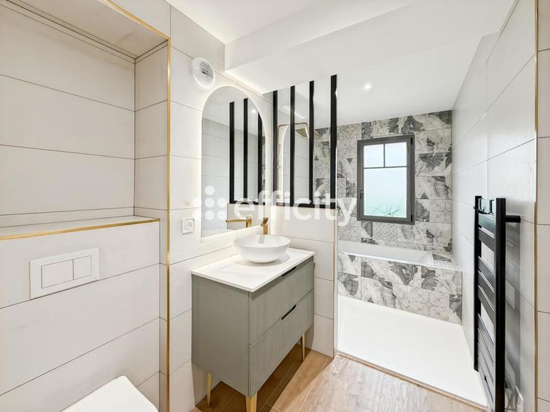 Villa - 273 m² - 8 pièces