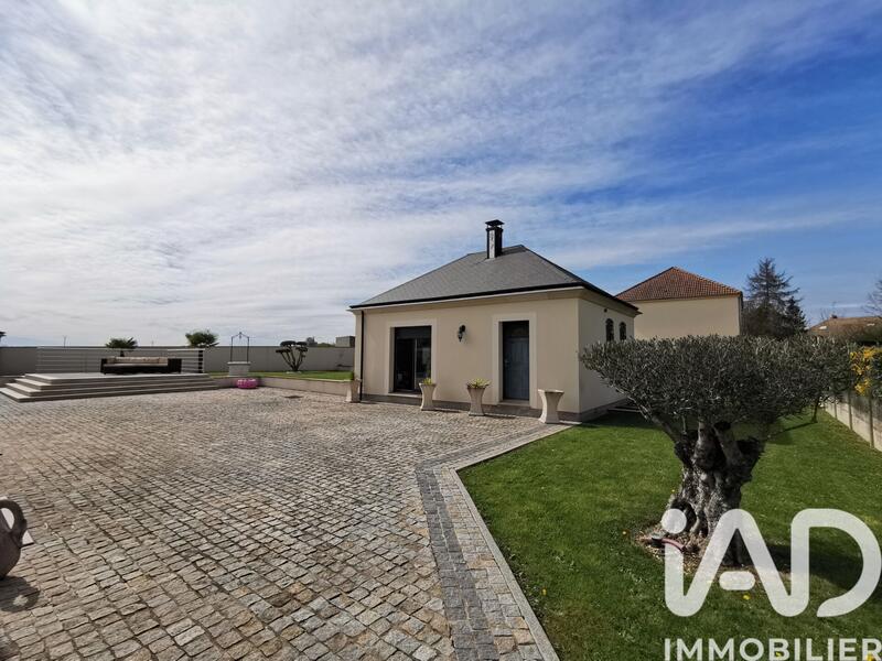 Maison - 210 m² - 7 pièces