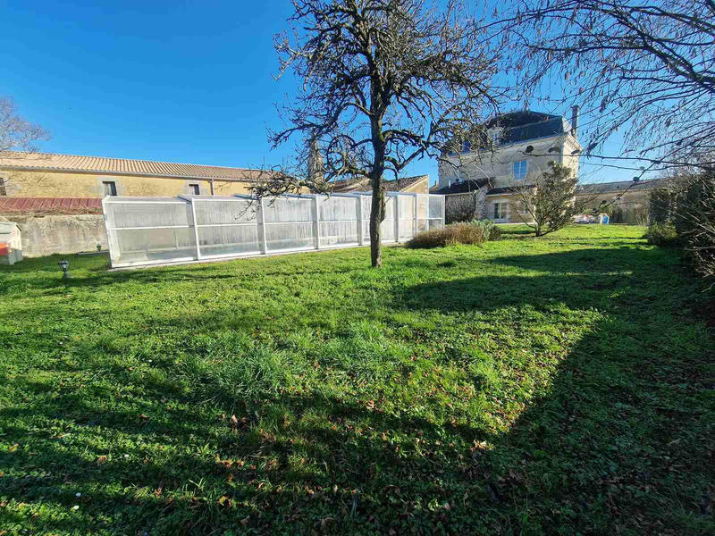 Maison - 331 m² - 10 pièces