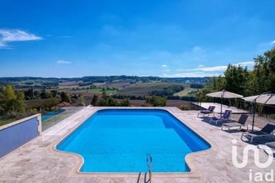 Maison - 485 m² - 10 pièces