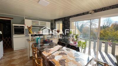 Maison - 198 m² - 8 pièces