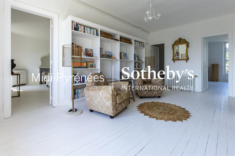 Maison de maîtres - 430 m² - 8 pièces