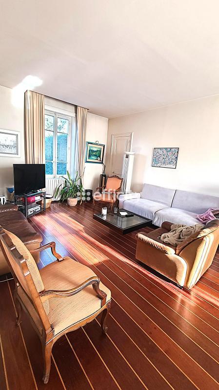 Maison - 210 m² - 7 pièces