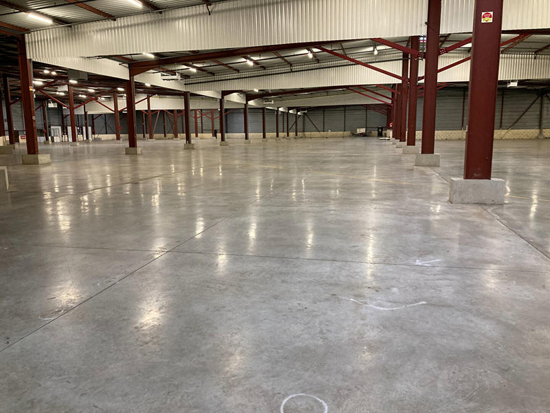 Local d'activité / Entrepôt - 8 440 m²