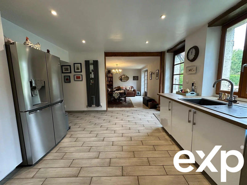 Maison - 239 m² - 8 pièces