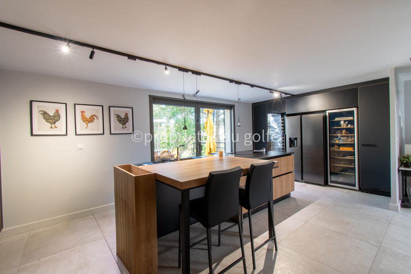 Maison - 210 m² - 5 pièces