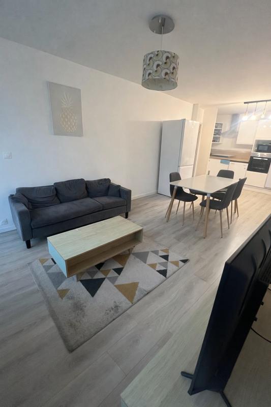 Appartement - 98 m² - 7 pièces