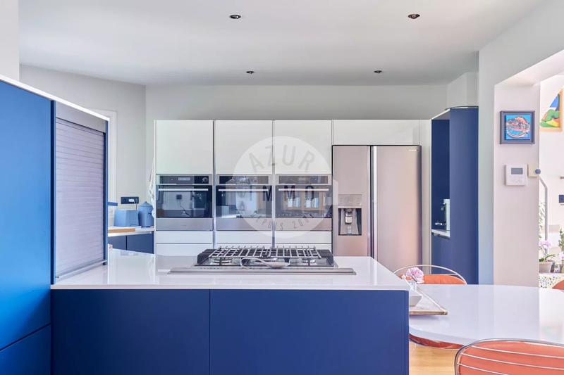 Maison - 350 m² - 6 pièces