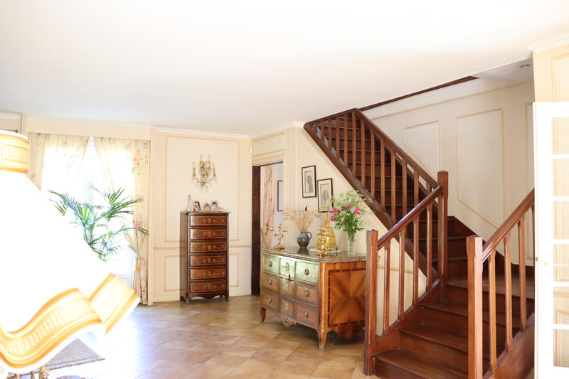 Propriété - 454 m² - 16 pièces