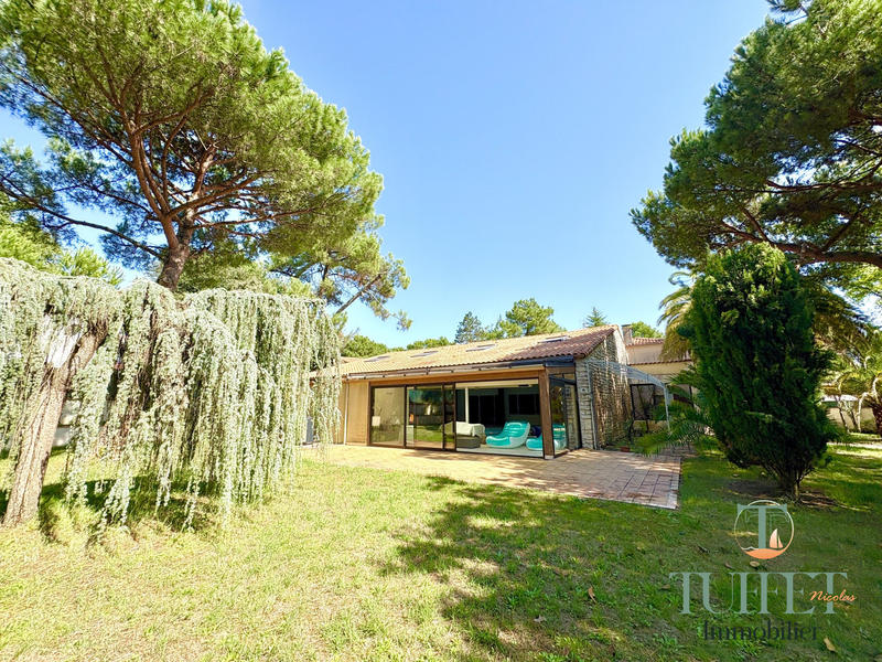 Villa - 256 m² - 9 pièces