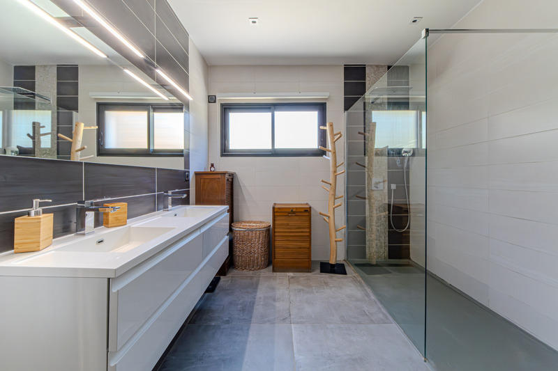 Maison - 325 m² - 8 pièces