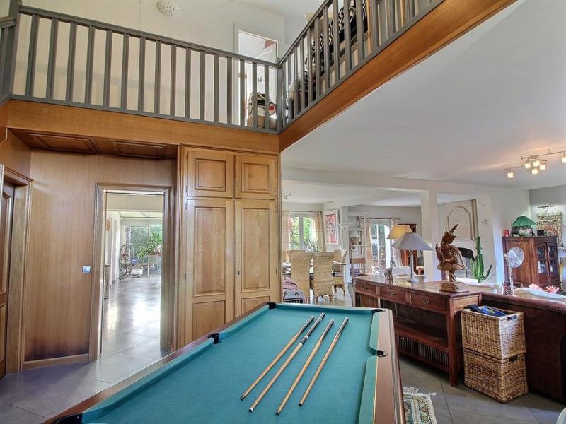 Villa - 250 m² - 6 pièces