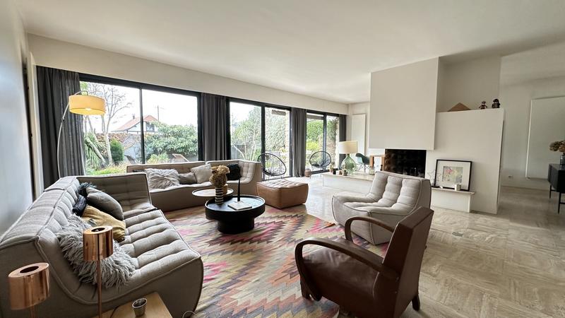 Maison - 216 m² - 6 pièces