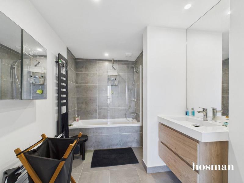 Appartement - 94 m² - 4 pièces