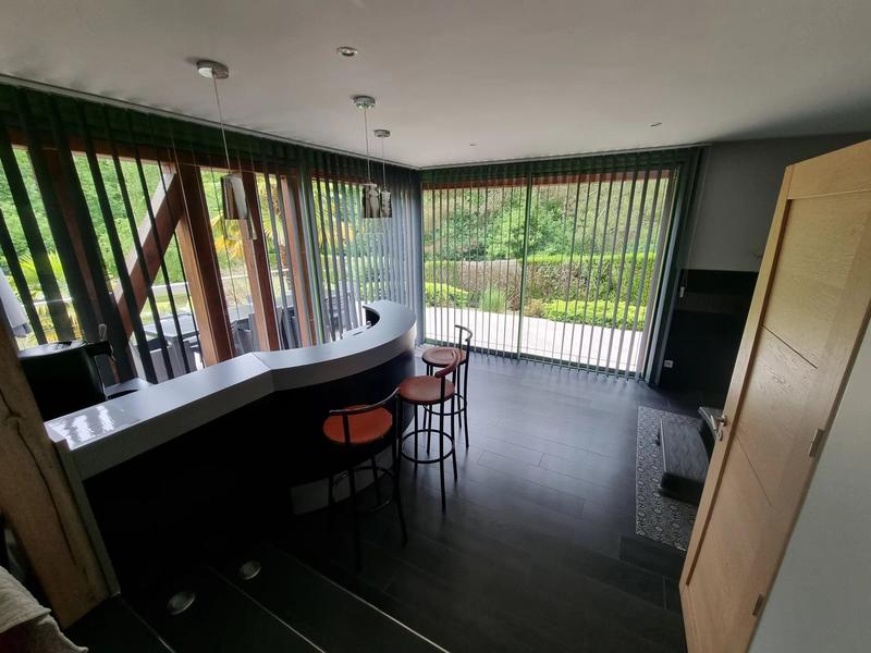 Maison - 260 m² - 9 pièces