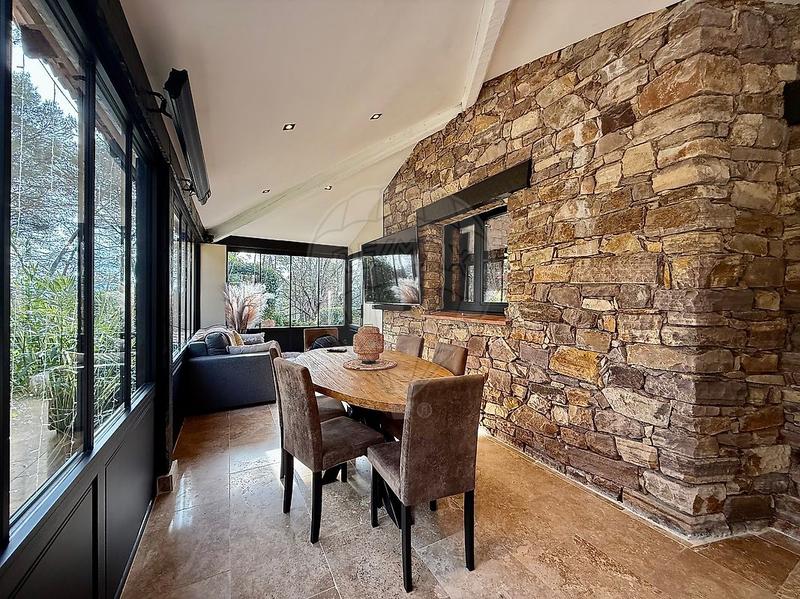 Propriété - 164 m² - 5 pièces