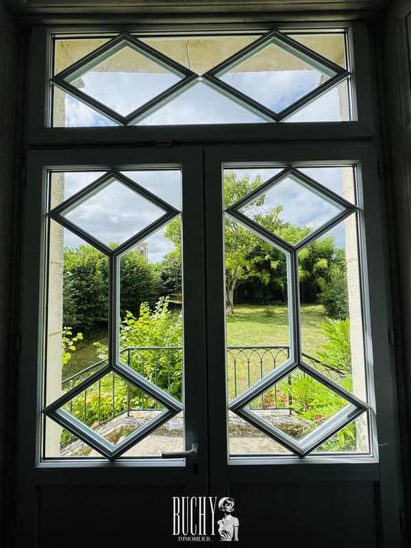 Maison - 482 m² - 11 pièces