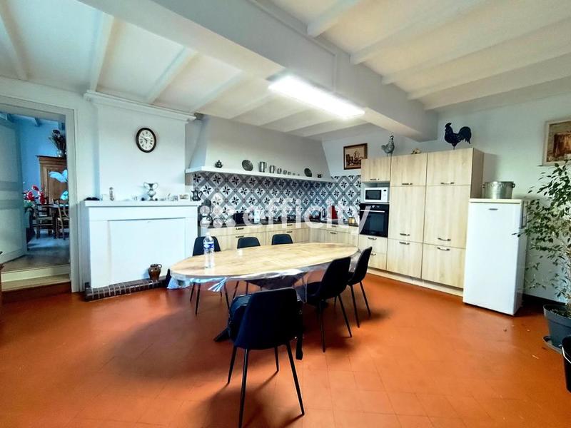 Maison - 208 m² - 6 pièces