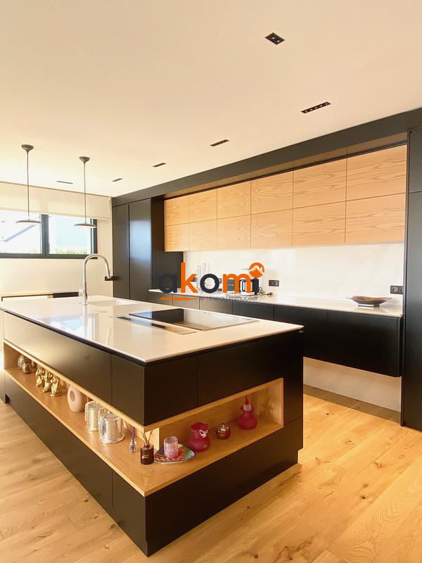 Maison - 202 m² - 6 pièces