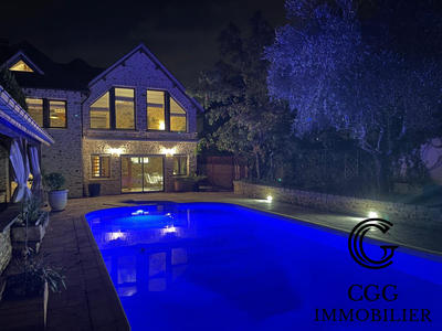 Maison - 223 m² - 6 pièces