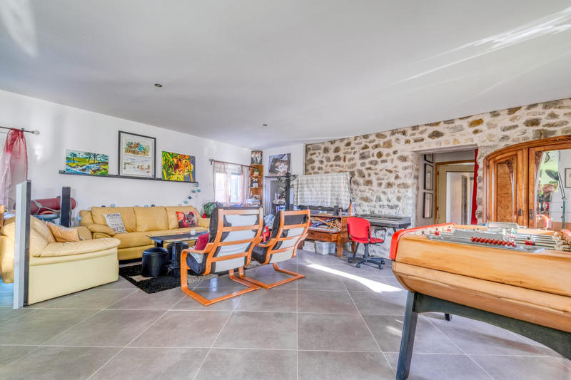 Maison - 261 m² - 8 pièces