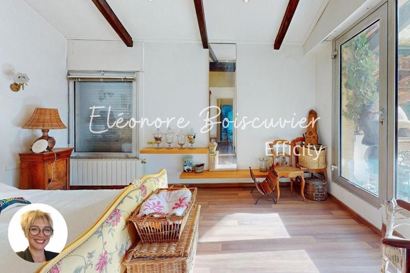 Maison - 241 m² - 8 pièces