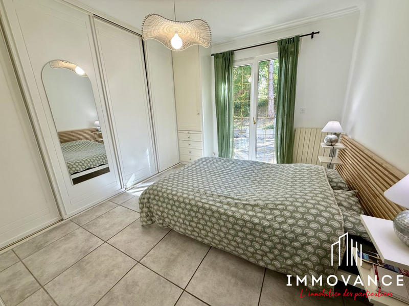 Maison - 275 m² - 8 pièces