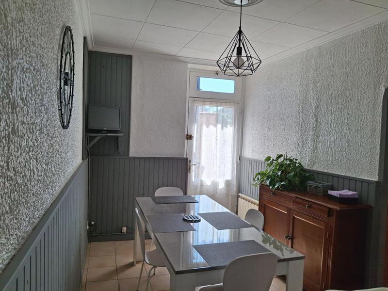 Maison - 170 m² - 9 pièces