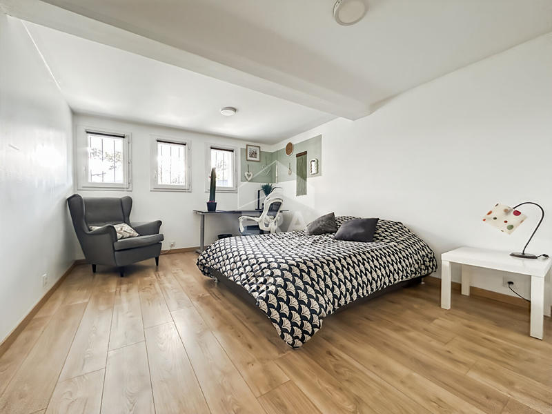 Maison - 222 m² - 10 pièces