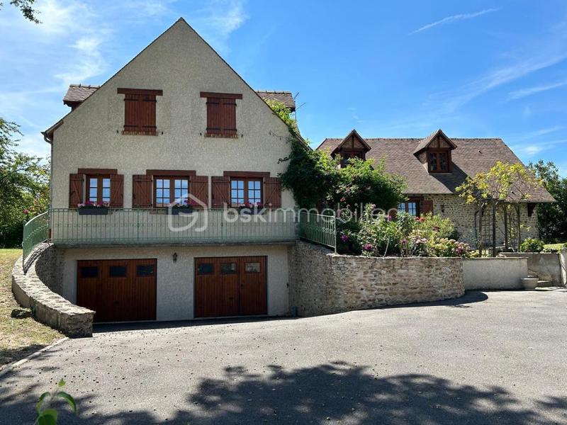 Maison - 306 m² - 8 pièces