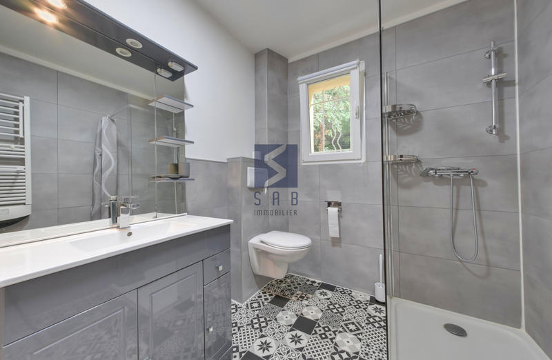 Maison - 175 m² - 9 pièces