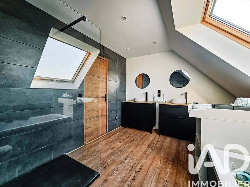 Maison - 180 m² - 6 pièces