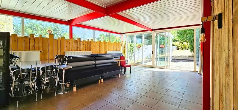 Local commercial - 214 m² - 7 pièces