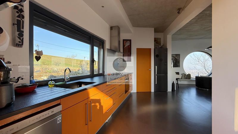 Maison - 241 m² - 8 pièces