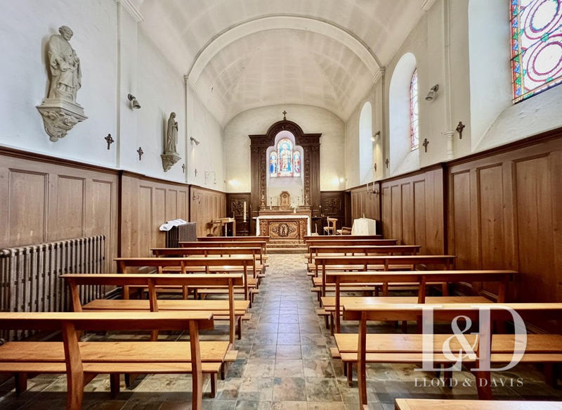 Maison ancienne - 1 490 m² - 40 pièces