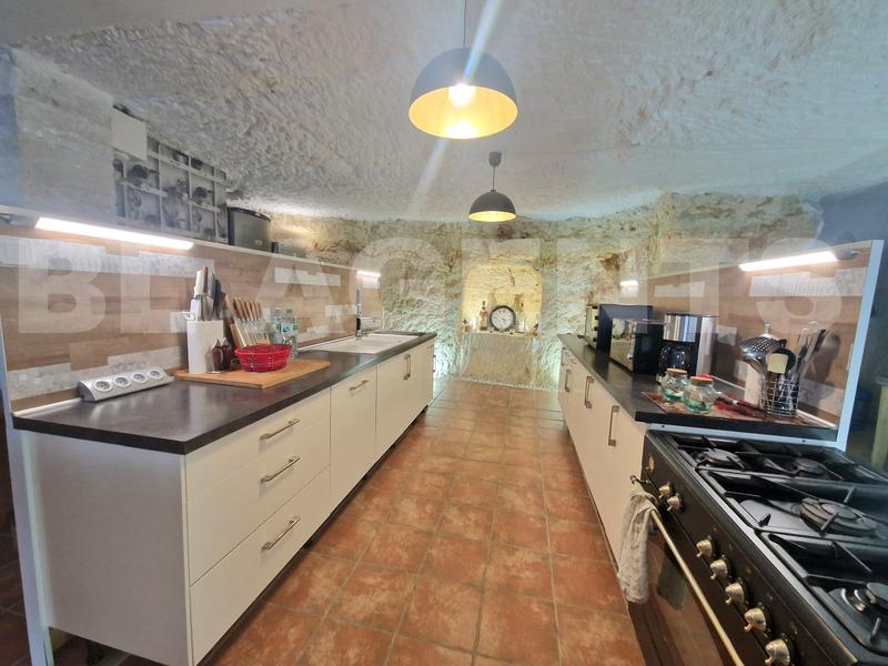 Maison - 220 m² - 8 pièces