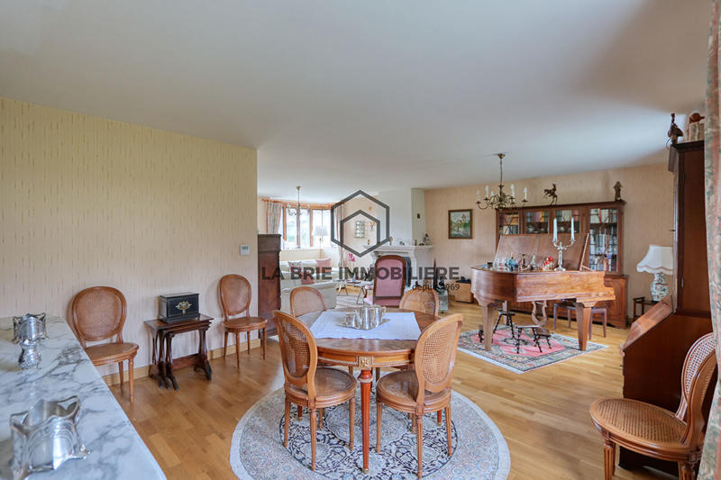 Maison - 161 m² - 7 pièces