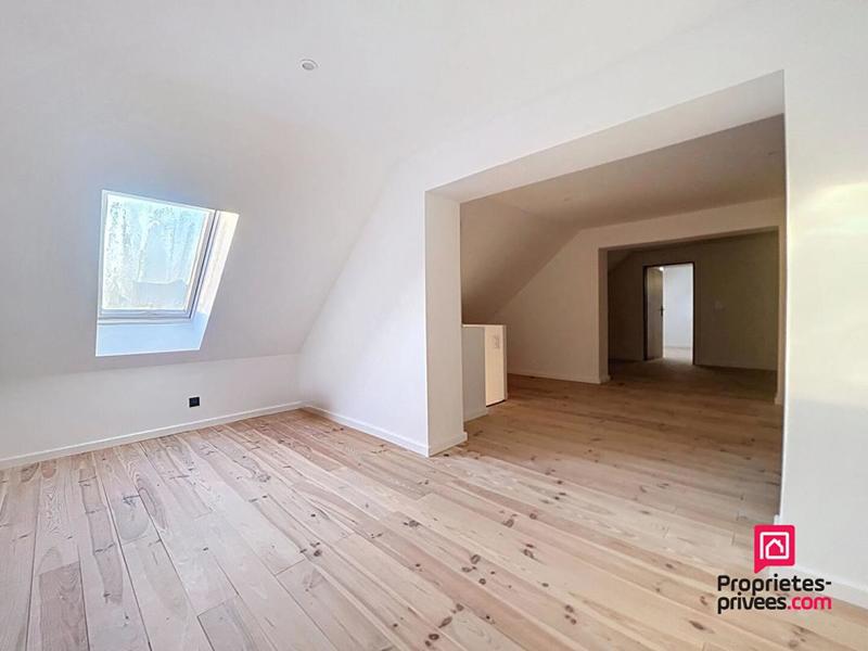 Maison - 220 m² - 8 pièces