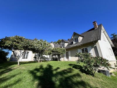 Propriété - 258 m² - 9 pièces