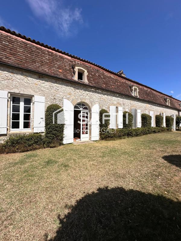Maison - 550 m² - 16 pièces